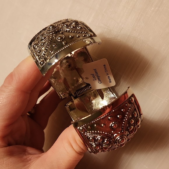 Set of 3 Chunky Statement Bracelets - Picture 4 of 10